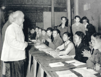 “Mỗi chi bộ của Đảng phải là một hạt nhân lãnh đạo quần chúng ở cơ sở, đoàn kết chặt chẽ, liên hệ mật thiết với quần chúng, phát huy được trí tuệ và lực lượng vĩ đại của quần chúng. Mỗi cấp bộ của Đảng phải là một cơ quan lãnh đạo vững chắc ở địa phương, theo đúng đường lối, chính sách của Trung ương.”