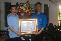 Dũng cảm cứu người trên sông Ninh Cơ, anh Nguyễn Đức Chính nhận bằng khen của Thủ tướng