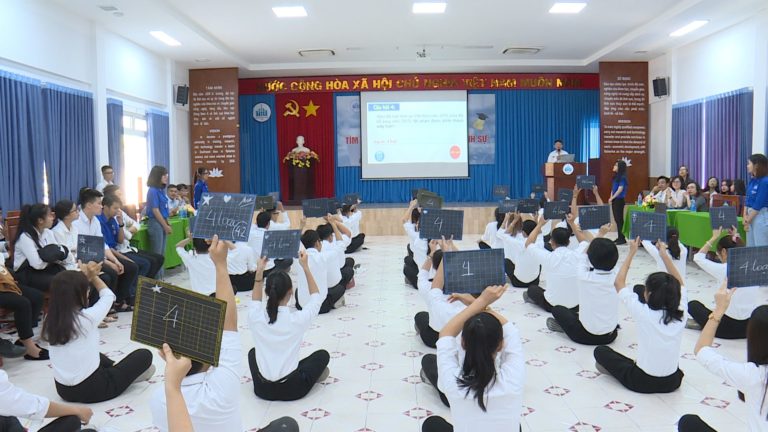 Sinh viên hào hứng với cuộc thi Rung chuông vàng kiến thức về Luật