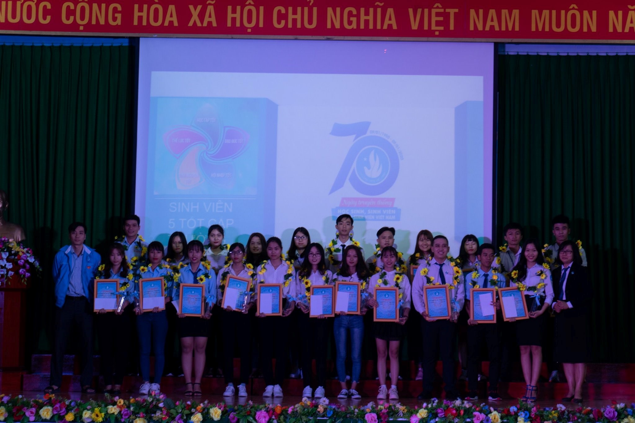 Chào mừng kỷ niệm 70 năm Ngày truyền thống học sinh, sinh viên và Hội Sinh viên Việt Nam (9-1-1950 - 9-1-2020)