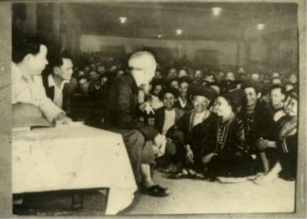 “ Đồng bào các dân tộc và cán bộ, chiến sĩ Việt Bắc đã luôn luôn nêu cao truyền thống đoàn kết, trung dũng của khu căn cứ cách mạng”.