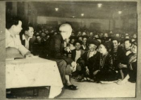 “ Đồng bào các dân tộc và cán bộ, chiến sĩ Việt Bắc đã luôn luôn nêu cao truyền thống đoàn kết, trung dũng của khu căn cứ cách mạng”.