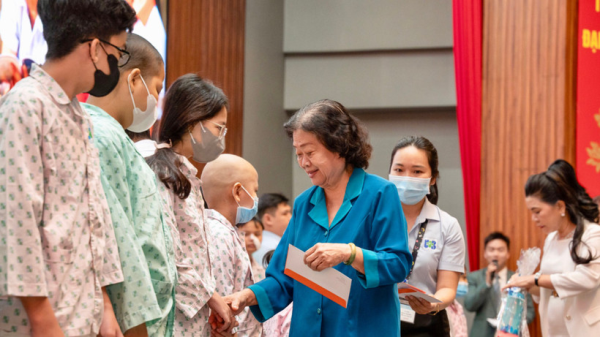 Mang xuân ấm đến với bệnh nhân có hoàn cảnh khó khăn tại nhiều bệnh viện