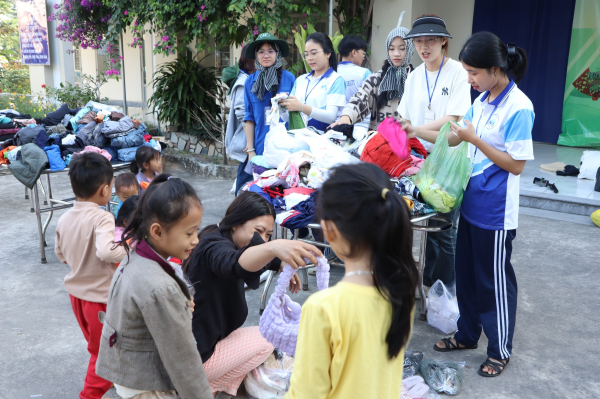 Gian hàng 0 đồng – Trao đi yêu thương, nhận lại nụ cười