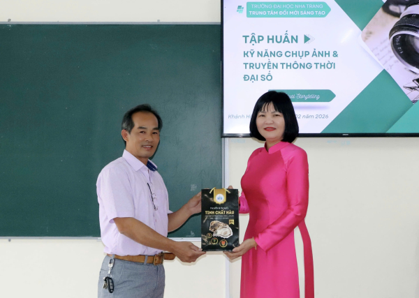 TẬP HUẤN KỸ NĂNG CHỤP ẢNH VÀ TRUYỀN THÔNG TRONG THỜI ĐẠI SỐ