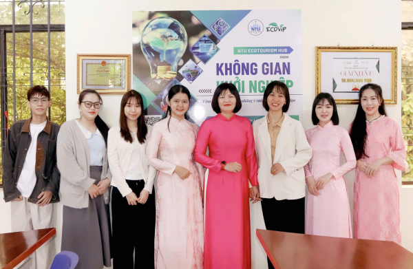 TẬP HUẤN KỸ NĂNG CHỤP ẢNH VÀ TRUYỀN THÔNG TRONG THỜI ĐẠI SỐ