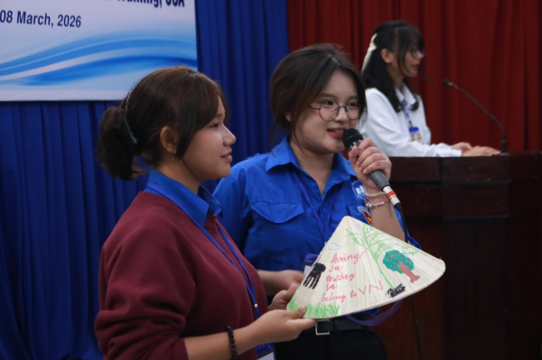 BUỔI GIAO LƯU VĂN HÓA QUỐC TẾ GIỮA SINH VIÊN TRƯỜNG ĐẠI HỌC NHA TRANG VÀ ĐOÀN SINH VIÊN SIT (HOA KỲ)