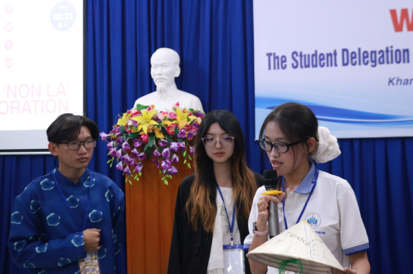 BUỔI GIAO LƯU VĂN HÓA QUỐC TẾ GIỮA SINH VIÊN TRƯỜNG ĐẠI HỌC NHA TRANG VÀ ĐOÀN SINH VIÊN SIT (HOA KỲ)