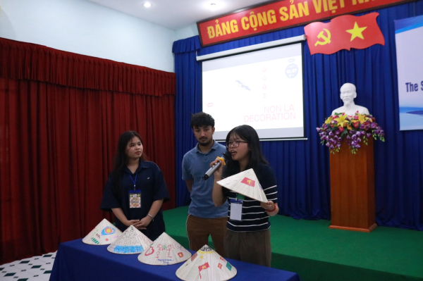 BUỔI GIAO LƯU VĂN HÓA QUỐC TẾ GIỮA SINH VIÊN TRƯỜNG ĐẠI HỌC NHA TRANG VÀ ĐOÀN SINH VIÊN SIT (HOA KỲ)