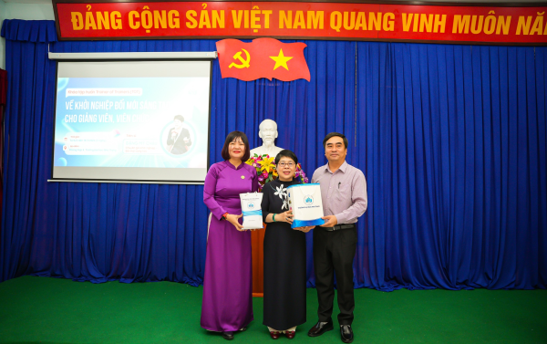 KHAI MẠC KHÓA TẬP HUẤN TRAINER OF TRAINERS (TOT) VỀ KHỞI NGHIỆP ĐỔI MỚI SÁNG TẠO TẠI TRƯỜNG ĐẠI HỌC NHA TRANG CHO ĐỘI NGŨ GIẢNG VIÊN, VIÊN CHỨC TRẺ