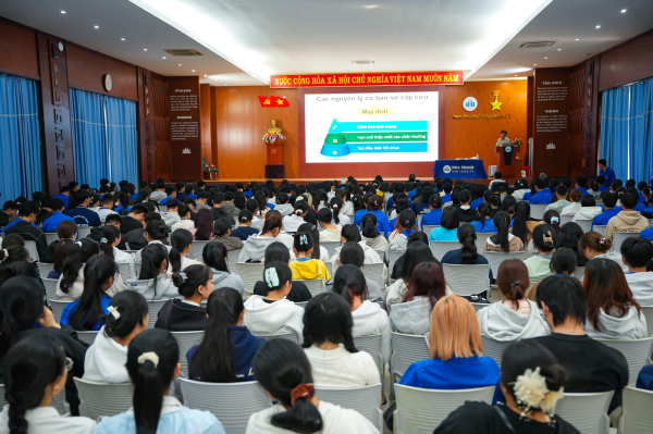 Hơn 300 sinh viên tham gia chương trình “Phòng, chống tai nạn thương tích” năm 2026