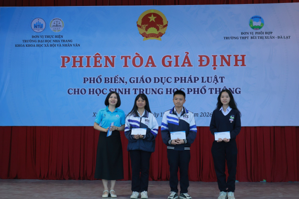 Từ lớp học đến phòng xử án: Trải nghiệm “phiên tòa giả định” thu hút học sinh Lâm Đồng