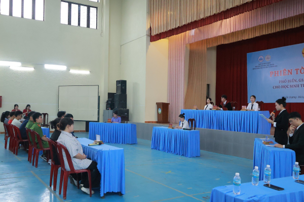 Từ lớp học đến phòng xử án: Trải nghiệm “phiên tòa giả định” thu hút học sinh Lâm Đồng