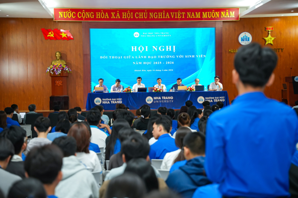 Đối thoại cởi mở, đồng hành cùng sinh viên tại Trường Đại học Nha Trang