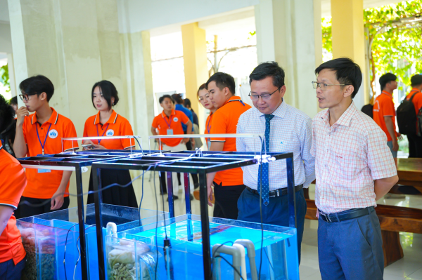 Sôi nổi Hội nghị Sinh viên nghiên cứu khoa học năm học 2025 – 2026 tại Trường Đại học Nha Trang