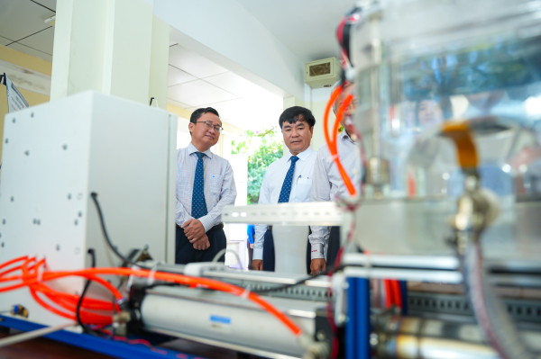 Sôi nổi Hội nghị Sinh viên nghiên cứu khoa học năm học 2025 – 2026 tại Trường Đại học Nha Trang