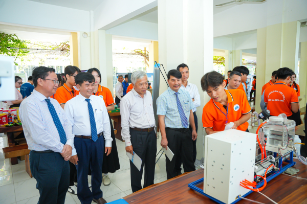 Sôi nổi Hội nghị Sinh viên nghiên cứu khoa học năm học 2025 – 2026 tại Trường Đại học Nha Trang