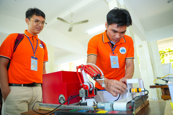 Sôi nổi Hội nghị Sinh viên nghiên cứu khoa học năm học 2025 – 2026 tại Trường Đại học Nha Trang