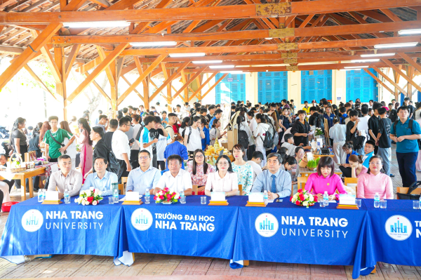 Khai mạc Triển lãm giới thiệu dự án/sản phẩm khởi nghiệp của giảng viên, sinh viên năm học 2025 – 2026 tại Trường Đại học Nha Trang