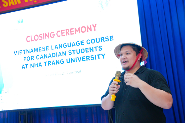 Trường Đại học Nha Trang tổ chức tổng kết khóa học tiếng Việt và giao lưu văn hóa với sinh viên Canada