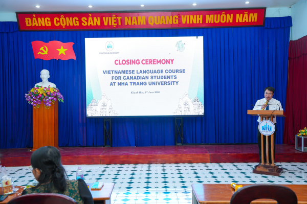 Trường Đại học Nha Trang tổ chức tổng kết khóa học tiếng Việt và giao lưu văn hóa với sinh viên Canada