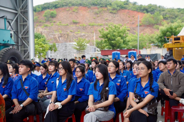 Trường Đại học Nha Trang tổ chức tuyên truyền chủ quyền biển, đảo gắn với đối ngoại về tình hình thế giới, khu vực, quan hệ Việt Nam với các nước cho sinh viên