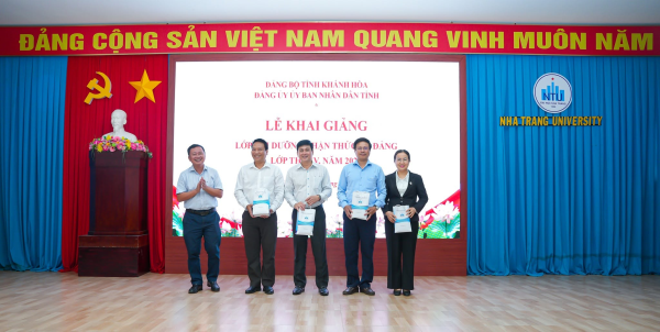 Khai giảng Lớp bồi dưỡng nhận thức về Đảng dành cho 118 quần chúng ưu tú thuộc Đảng bộ Trường Đại học Nha Trang