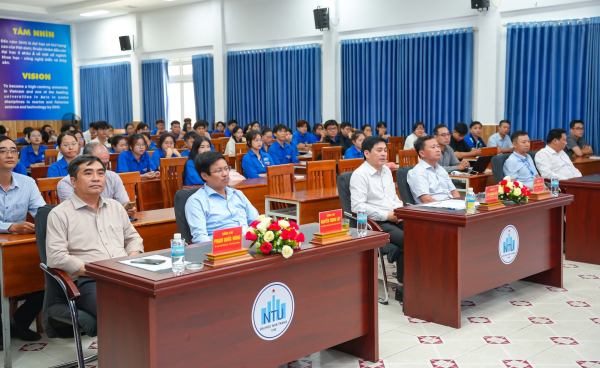 Khai giảng Lớp bồi dưỡng nhận thức về Đảng dành cho 118 quần chúng ưu tú thuộc Đảng bộ Trường Đại học Nha Trang