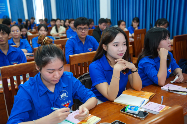 Khai giảng Lớp bồi dưỡng nhận thức về Đảng dành cho 118 quần chúng ưu tú thuộc Đảng bộ Trường Đại học Nha Trang