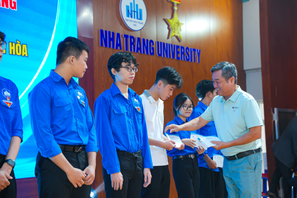 NTU TỔ CHỨC WORKSHOP “NỤ CƯỜI ĐẸP – TỰ TIN TỎA SÁNG”, TRAO 90 SUẤT HỌC BỔNG CHO SINH VIÊN