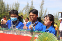 Trường Đại học Nha Trang tổ chức hành trình “Về địa chỉ đỏ” dâng hương tưởng niệm tại Khu Tưởng niệm các chiến sĩ Gạc Ma