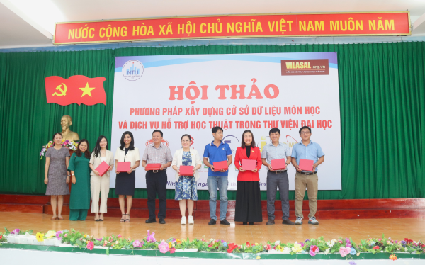 Tập huấn về phương pháp xây dựng cơ sở dữ liệu môn học và dịch vụ hỗ trợ học thuật trong thư viện đại học