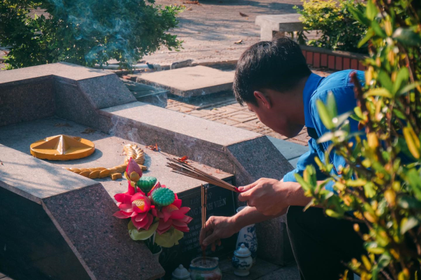 HOÀ CHUNG NIỀM VUI ĐẤT NƯỚC NỐI LIỀN MỘT DẢI - BIẾT ƠN NHỮNG SỰ HY SINH CỦA CÁC VỊ ANH HÙNG