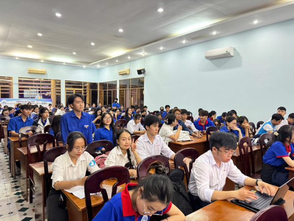 SINH HOẠT CHUYÊN ĐỀ: “SINH VIÊN NHA TRANG: CHỦ ĐỘNG HỘI NHẬP, VỮNG VÀNG THẾ TRẬN AN NINH”