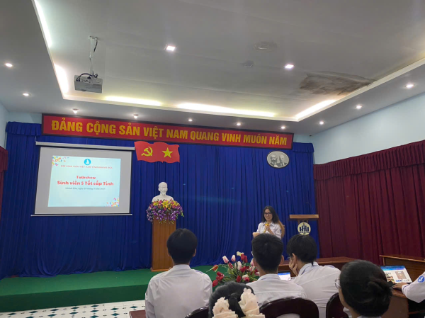 SINH HOẠT CÂU LẠC BỘ SINH VIÊN 5 TỐT CẤP TỈNH "CHIA SẺ HÀNH TRÌNH NGHIÊN CỨU KHOA HỌC" VÀ "CHIA SẺ BÍ QUYẾT SINH VIÊN 5 TỐT"