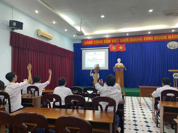 SINH HOẠT CÂU LẠC BỘ SINH VIÊN 5 TỐT CẤP TỈNH "CHIA SẺ HÀNH TRÌNH NGHIÊN CỨU KHOA HỌC" VÀ "CHIA SẺ BÍ QUYẾT SINH VIÊN 5 TỐT"