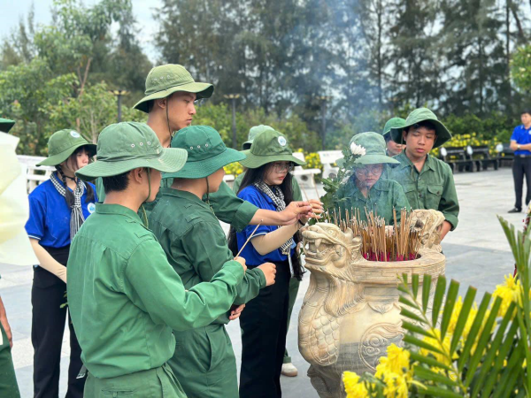 Tuổi trẻ Trường Đại học Nha Trang sôi nổi Chiến dịch Mùa hè xanh 2025